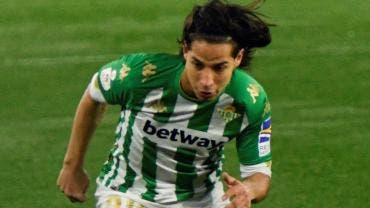 Diego Lainez presume su buen momento con más regularidad