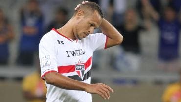 Brasileño Luís Fabiano está hospitalizado en Sao Paulo con Covid-19