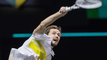 Medvedev impone su condición de favorito en el Miami Open