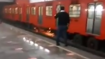 Reportan presunto corto circuito en vagón del Metro Tacubaya 