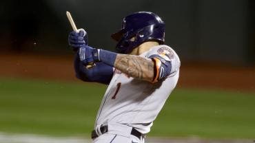 Carlos Correa responde a abucheos con jonrón ganador de Astros