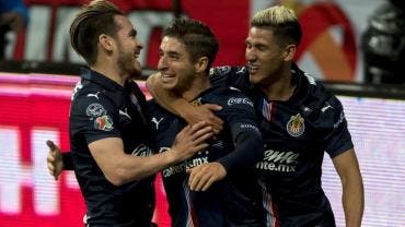 Chivas gana en Monterrey y se mete en zona de repechaje