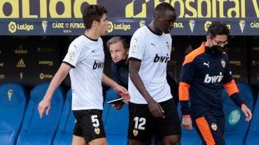 Valencia muestra su apoyo a Diakhaby tras marcharse ante el Cádiz