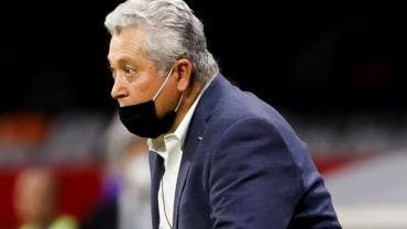 Chivas confirma la renovación de Víctor Manuel Vucetich