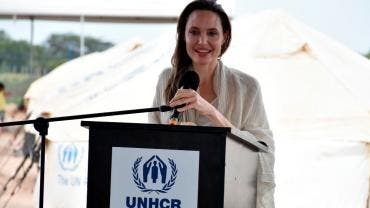 aNGELINA jOLIE VISITA REFUGIADOS