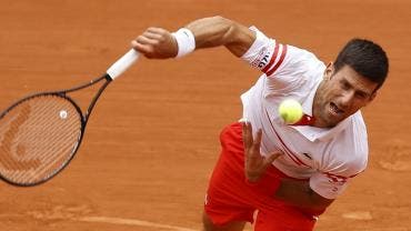 Djokovic remonta dos sets al joven Musetti y se instala en cuartos
