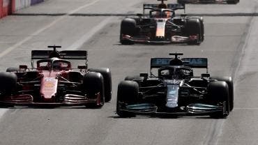 Lewis Hamilton pide disculpas a Mercedes por fallar en Baku