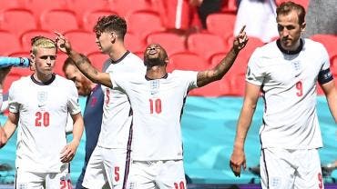 Inglaterra vence a Croacia y al calor londinense con gol de Sterling