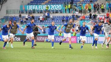 Italia derrota a Gales y cierra con paso perfecto la fase de grupos
