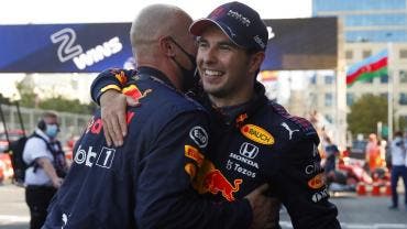 Checo Pérez está feliz por ganar y lamenta abandono de Verstappen