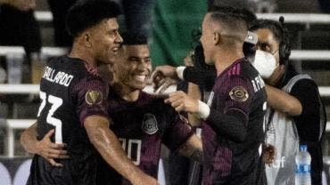 México vence a El Salvador y va a cuartos de Copa Oro como líder de grupo