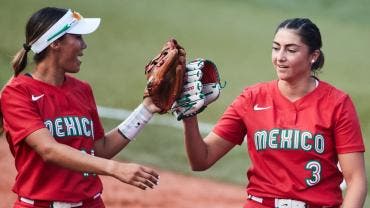 México por fin gana en softbol y tiene esperanza de pelear por el bronce