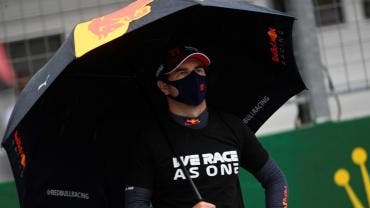 Sergio Pérez: Una pena ser golpeado así, en la primera curva