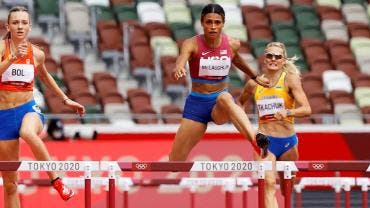 McLaughlin conquista los 400 m vallas y bate su récord del mundo