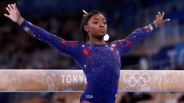 Simone Biles participará en la final de barra de equilibrio