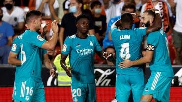 Vinicius y Benzema se combinan y guían remontada de Real Madrid en Valencia
