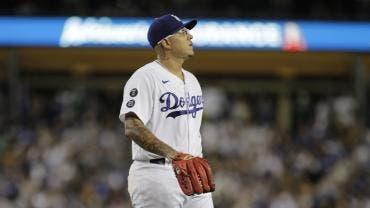 Dave Roberts saca a Julio Urías y Corey Knebel abrirá por los Dodgers