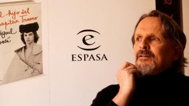 Miguel Bosé edita sus memorias 'El hijo del Capitán Trueno'.