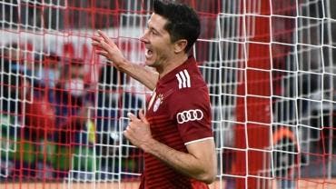 Bayern arrolla a Benfica y clasifica a octavos con triplete de Lewandowski