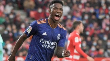 Real Madrid golea a Granada y con tres triunfos al hilo se instala en la cima