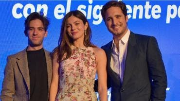 Los actores Jonah Feingold, Monica Barbaro y Diego Boneta.