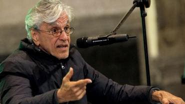 El artista, de 79 años, que ya cuenta con las tres dosis requeridas de la vacuna, resaltó la importancia de contar con el esquema completo de inmunización y criticó al Gobierno de Jair Bolsonaro.