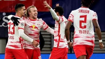 Leipzig aprovecha relajación de Manchester City y se despide con victoria
