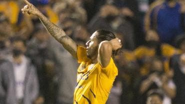 Carlos Salcedo se va de Tigres a Toronto FC en cambio por Yeferson Soteldo 