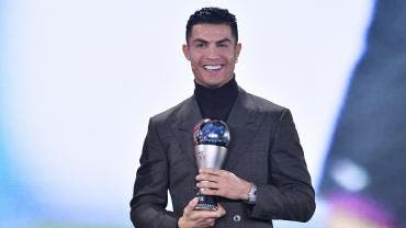Cristiano Ronaldo recibe premio especial por récord de goles con selecciones