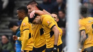 Raúl Jiménez marca y abre el camino al triunfo de Wolves sobre Tottenham