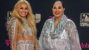 La cantante mexicana Paulina Rubio y su madre, la actriz Susana Dosamantes.