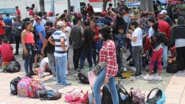 Mi Nación INM disuelve caravana de migrantes en Tapachula; asegura regularizarlos 23/04/2022 - 15:35 por EFE