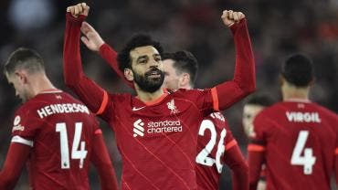 Liverpool humilla al Manchester United y es líder de la Premier League