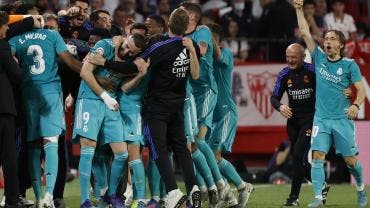 Benzema guía remontada de Real Madrid sobre Sevilla y acaricia el título
