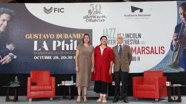 La directora general del Festival Internacional Cervantino, Mariana Aymerich Ordóñez, la secretaria de Cultura, Alejandra Frausto Guerrero y el coordinador ejecutivo del Auditorio Nacional, Eduardo Amerena Lagunes.