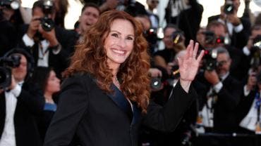 Julia Roberts luce su sonrisa en la alfombra roja de Cannes.