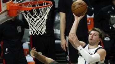 Luka Doncic aplasta a los Phoenix Suns y prolonga el sueño de los Dallas Mavs