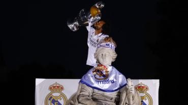 Marcelo culmina la macrofiesta de Real Madrid en Cibeles con promesa de Hazard