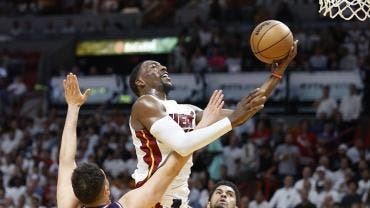 Miami Heat aplasta a Philadelphia Sixers y se acerca a la final del Este