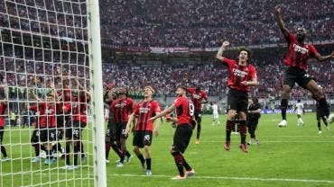 Milan gana al Atalanta con goles de Leao y Hernández y acaricia el Scudetto