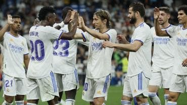 Real Madrid arrolla a Levante y certifica su descenso con triplete de Vinicius