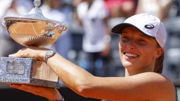 Iga Swiatek arrolla a Ons Jabeur y mantiene su reinado en el WTA 1000 de Roma