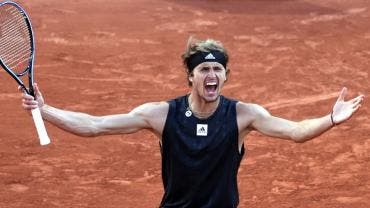 Un brillante Alexander Zverev detiene sueño de Carlos Alcaraz en Roland Garros