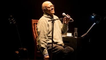 El cantautor, guitarrista y compositor cubano Pablo Milanés.