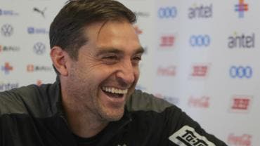 Diego Alonso cree México ayudará a Uruguay a ponerse a punto para el Mundial