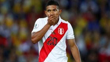 El seleccionado peruano Edison Flores firma con el bicampeón Atlas