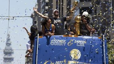 Multitudinaria fiesta en San Francisco por el título de NBA de los Warriors
