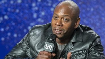 Cancelan el show del cómico Dave Chappelle por bromas contra el colectivo trans.