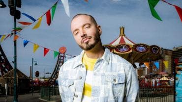 J Balvin actuará y recibirá galardón en los Premios Juventud 2022.