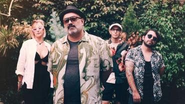 Sonny Beckett: Transpira ochentas en el verano